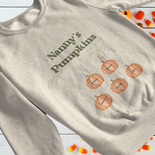 custom Mama’s Pumpkins sweatshirt beige crewneck with stacked pumpkin family names fall design